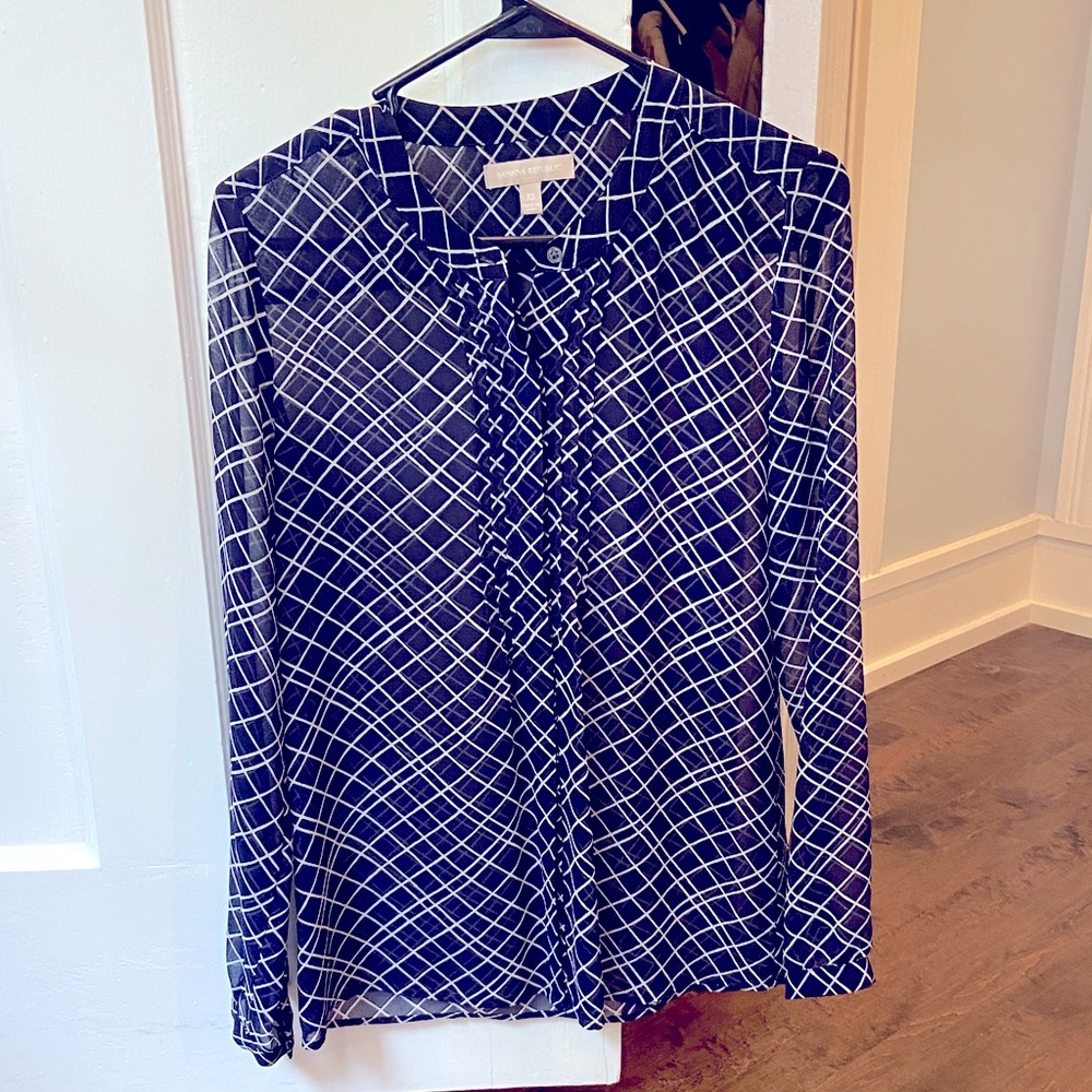 Sheer Banana Republic Navy and White Geometric Blouse XS like NEW